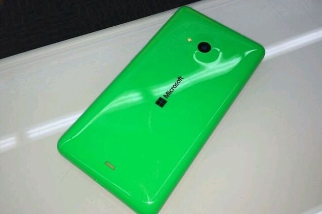 В сеть слили подробности о первом смартфоне Microsoft
