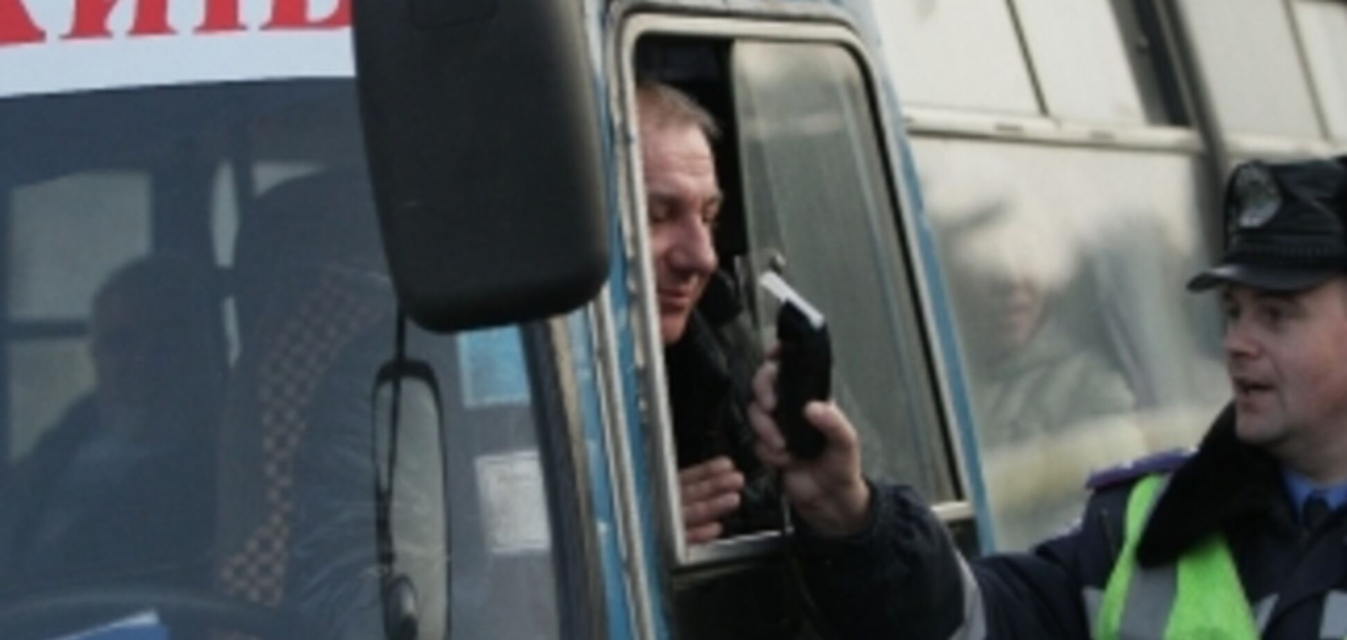 При въезде в Киев водителей массово проверяют на алкоголь