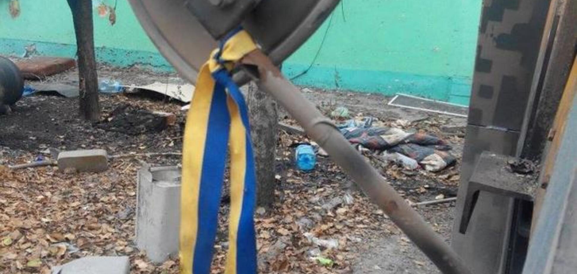 Появились новые фото из поселка Пески на Донетчине: заброшенные дома и сгоревшая дотла техника