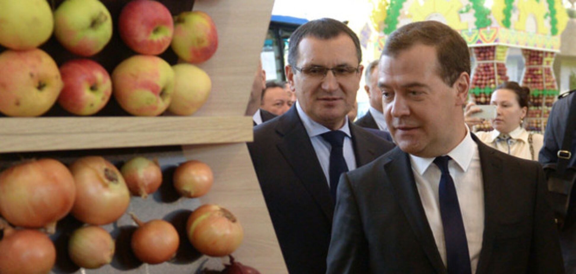Россияне устроили истерику на странице Медведева в соцсети из-за обвала рубля