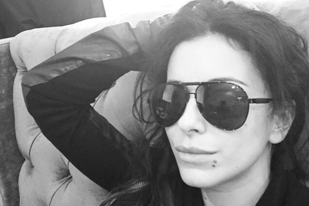 Ани Лорак получила золотой микрофон в России