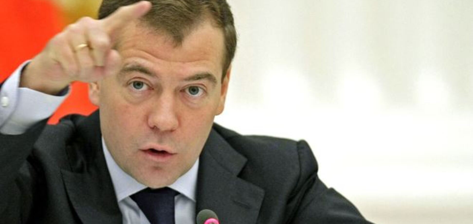 Медведев нашел крайних в обвале рубля