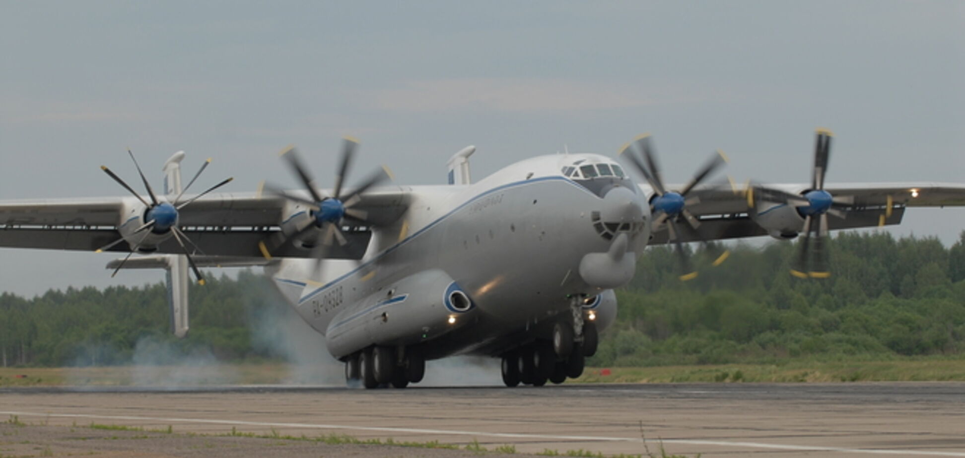 Росія перекинула 20 транспортних літаків з особовим складом до кордону з Україною