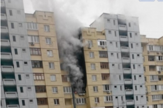 На Троещине загорелся 22-этажный жилой дом: среди пострадавших есть ребенок