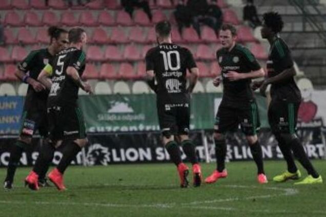 Футболисты уникально разыграли угловой: видео эпизода