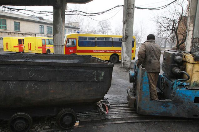 Боевики обстреляли и уничтожили шахту 'Первомайская' на Луганщине: под землей еще остаются горняки