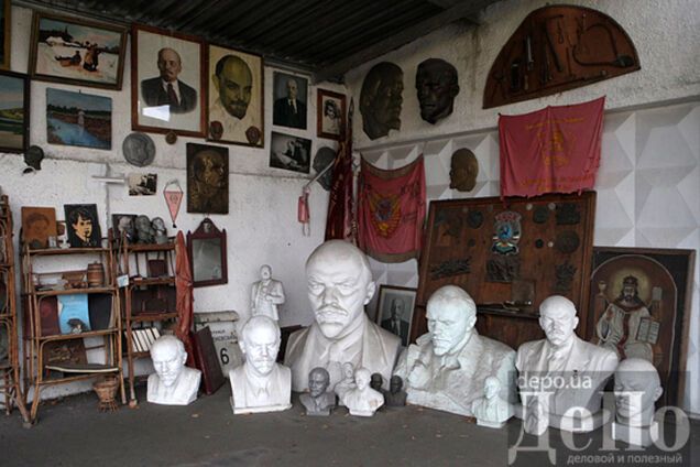 В київський музей непотрібних речей несуть Леніна і 'Моторолу'