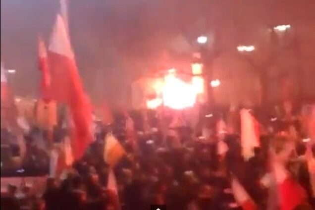 Видео о поджоге посольства РФ в Варшаве оказалось фейком