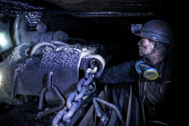 Рятувальники витягли гірників з-під завалів знищеної бойовиками шахти 'Первомайська'