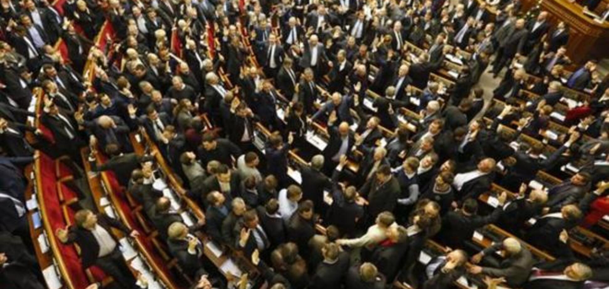 Поплавский решил опровергнуть голосования за 'диктаторские законы', за которые руками не голосовал