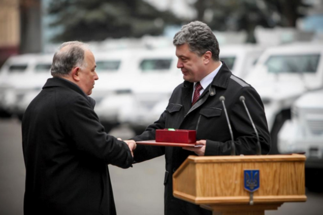 Порошенко передал наблюдателям ОБСЕ десять бронированных 'Кугуаров'