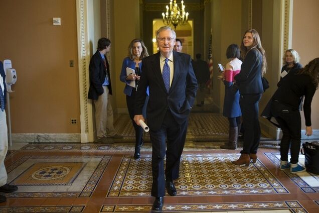 Республиканец Макконнелл официально стал лидером большинства в сенате