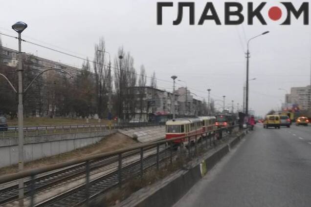 В утренний час пик в Киеве остановился скоростной трамвай