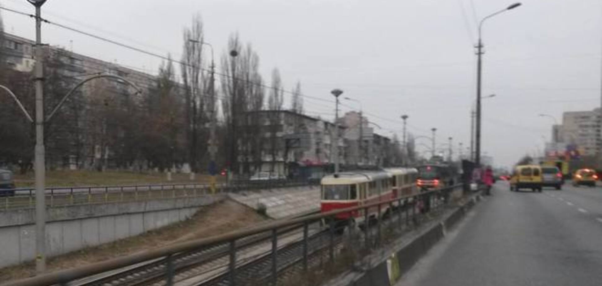 В утренний час пик в Киеве остановился скоростной трамвай