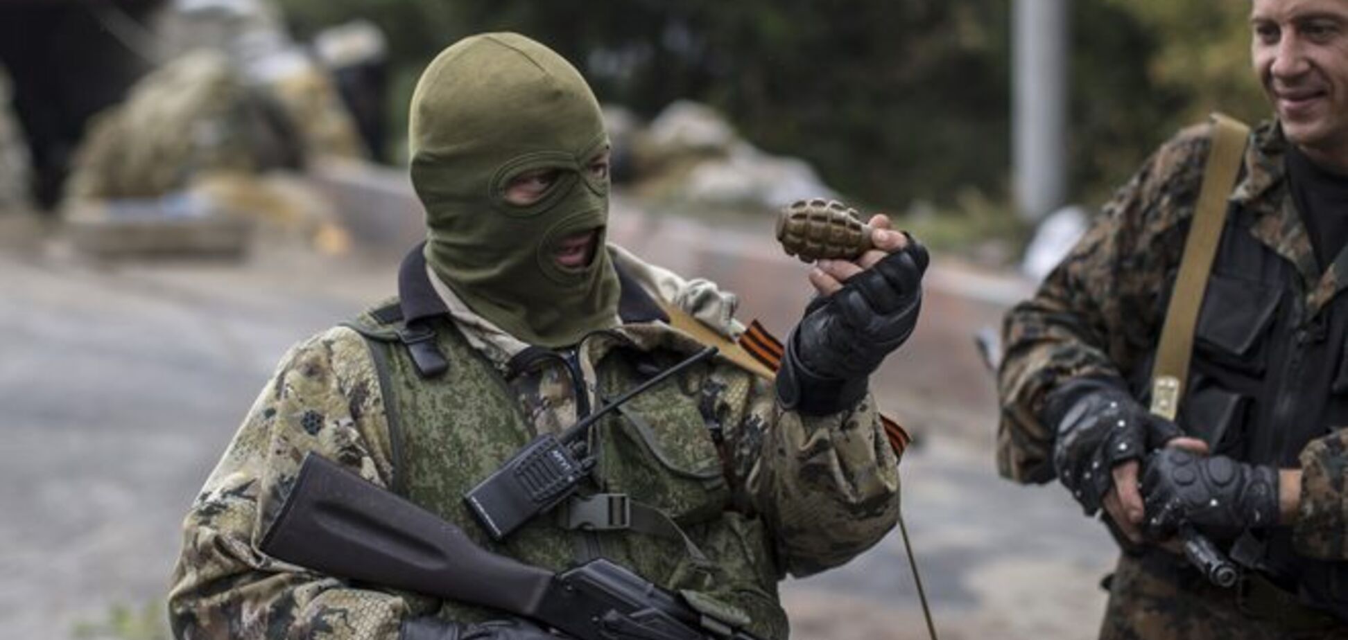 Терористи 'ЛНР' видають своїй 'поліції' і 'прикордонникам' зарплату їжею