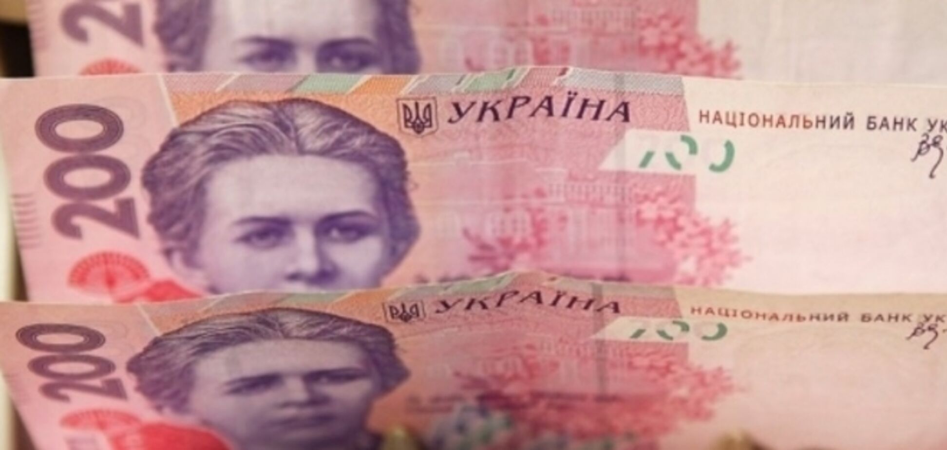 Гривня продолжает укрепляться на межбанке