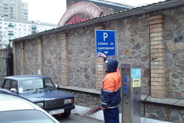 В Киеве за парковку не платят 60% водителей