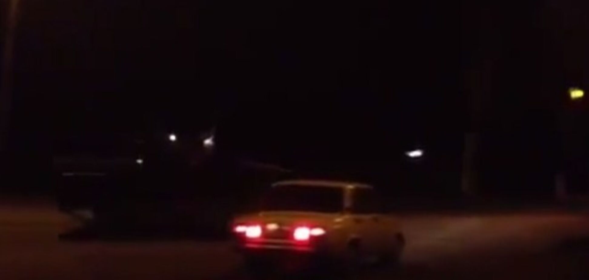 В Макеевку вошла колонна военной техники: опубликовано видео