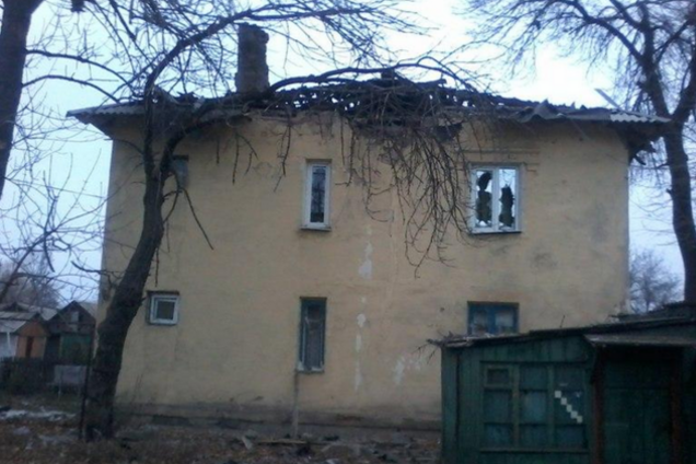 Многие жители Донецка после ночного обстрела лишились крыши над головой: опубликованы фото разрушений