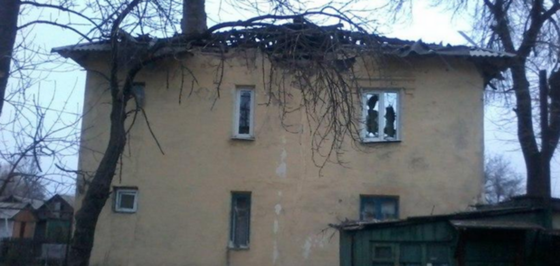 Многие жители Донецка после ночного обстрела лишились крыши над головой: опубликованы фото разрушений