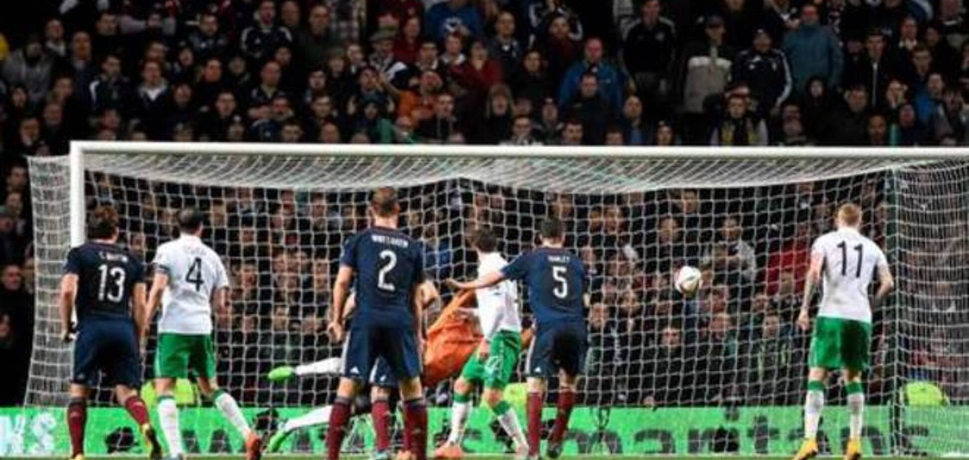 На матче отбора Евро-2016 трагически погиб болельщик