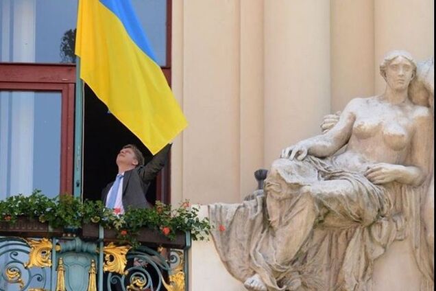 Над мэрией Праги вывесили флаг Украины: фотофакт