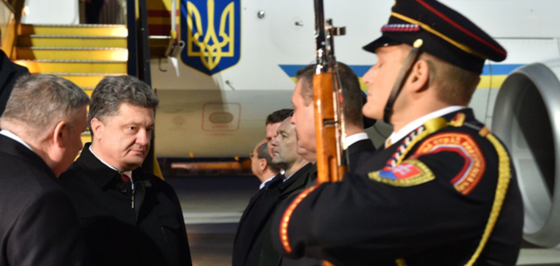 Порошенко уехал в Словакию на саммит 'Вышеградской четверки'