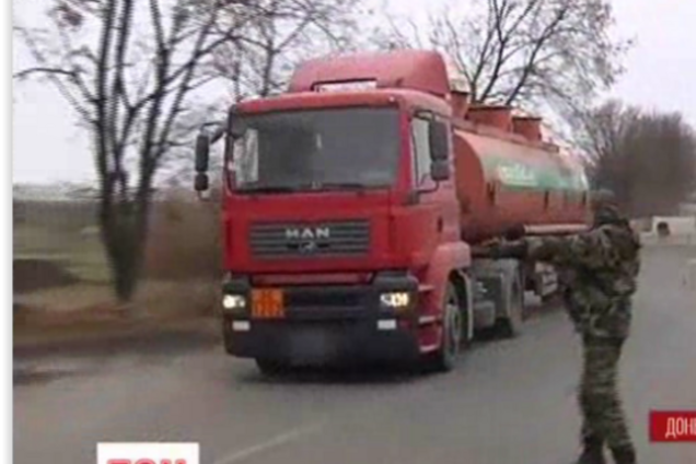 Украина фактически поставляет дизельное топливо для техники боевиков – журналист