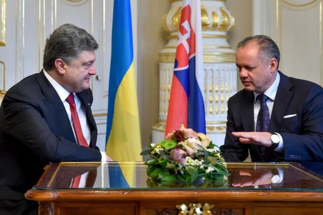 Порошенко проводит встречу с президентом Словакии в Братиславе