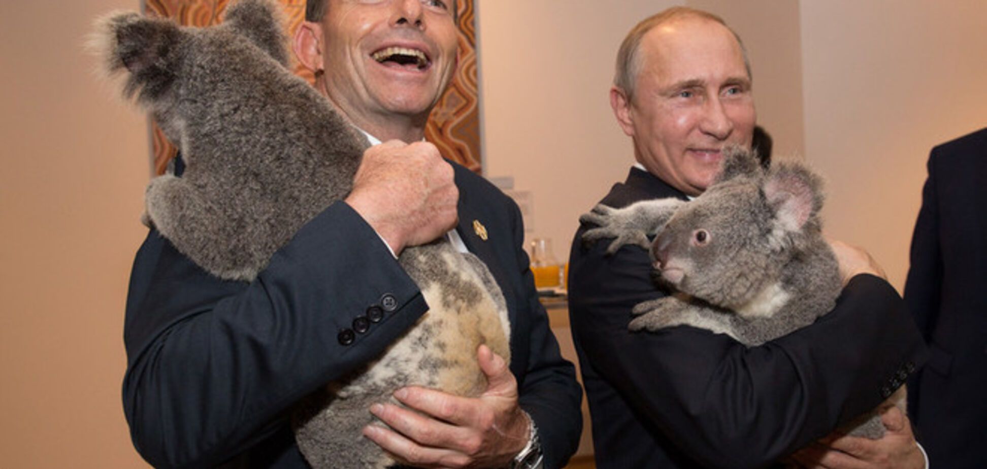 В сети высмеяли объятия Путина с коалой