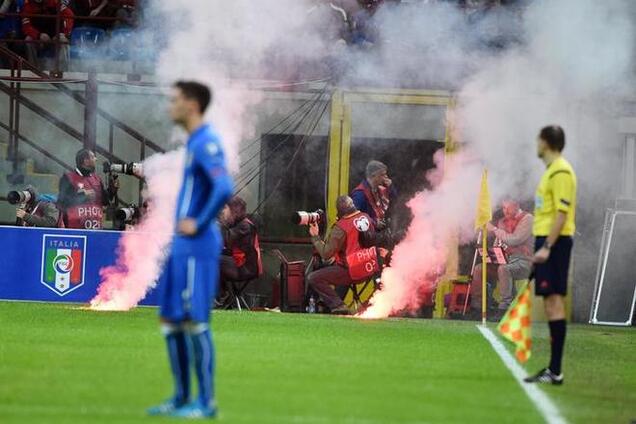 Хорватские фанаты сорвали матч отбора Евро-2016: видео инцидента