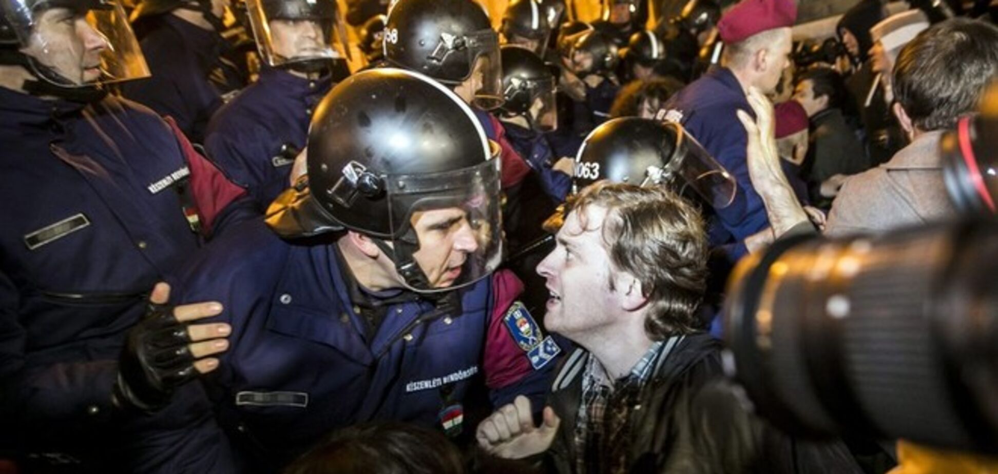 'Мы здесь, чтобы похоронить систему'. Будапешт охватили массовые протесты