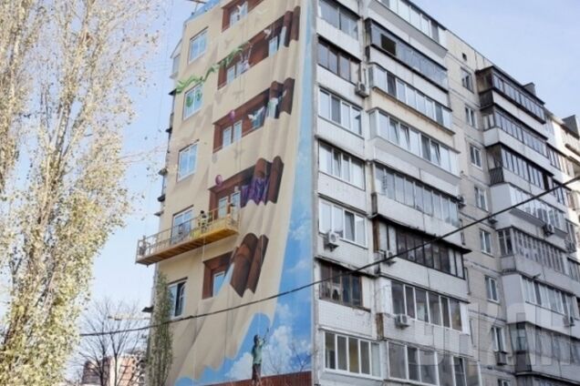 Патриотичное граффити на Оболонской высотке стало самым большим 3D-рисунком в Украине