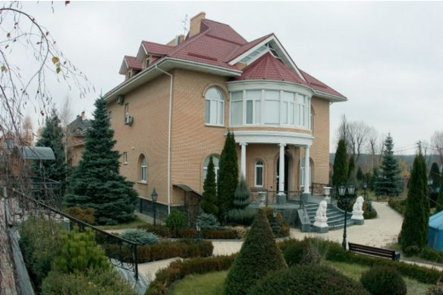 Поместья беглых украинских чиновников: в доме у Пшонки можно переночевать, а Межигорье пустует