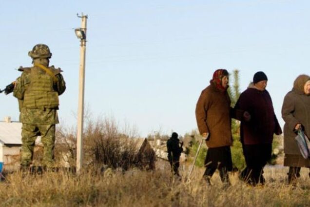 Мешканці окупованої частини Донбасу вишикуються у величезні черги за 'українськими' пенсіями