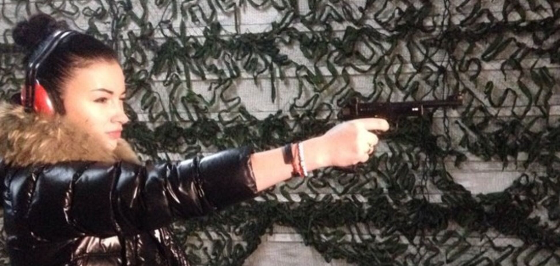 Анастасия Приходько берет уроки стрельбы