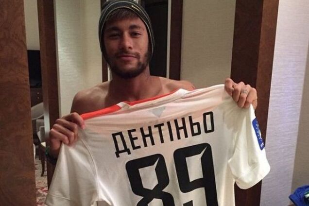 Неймар похвастался футболкой 'Шахтера'