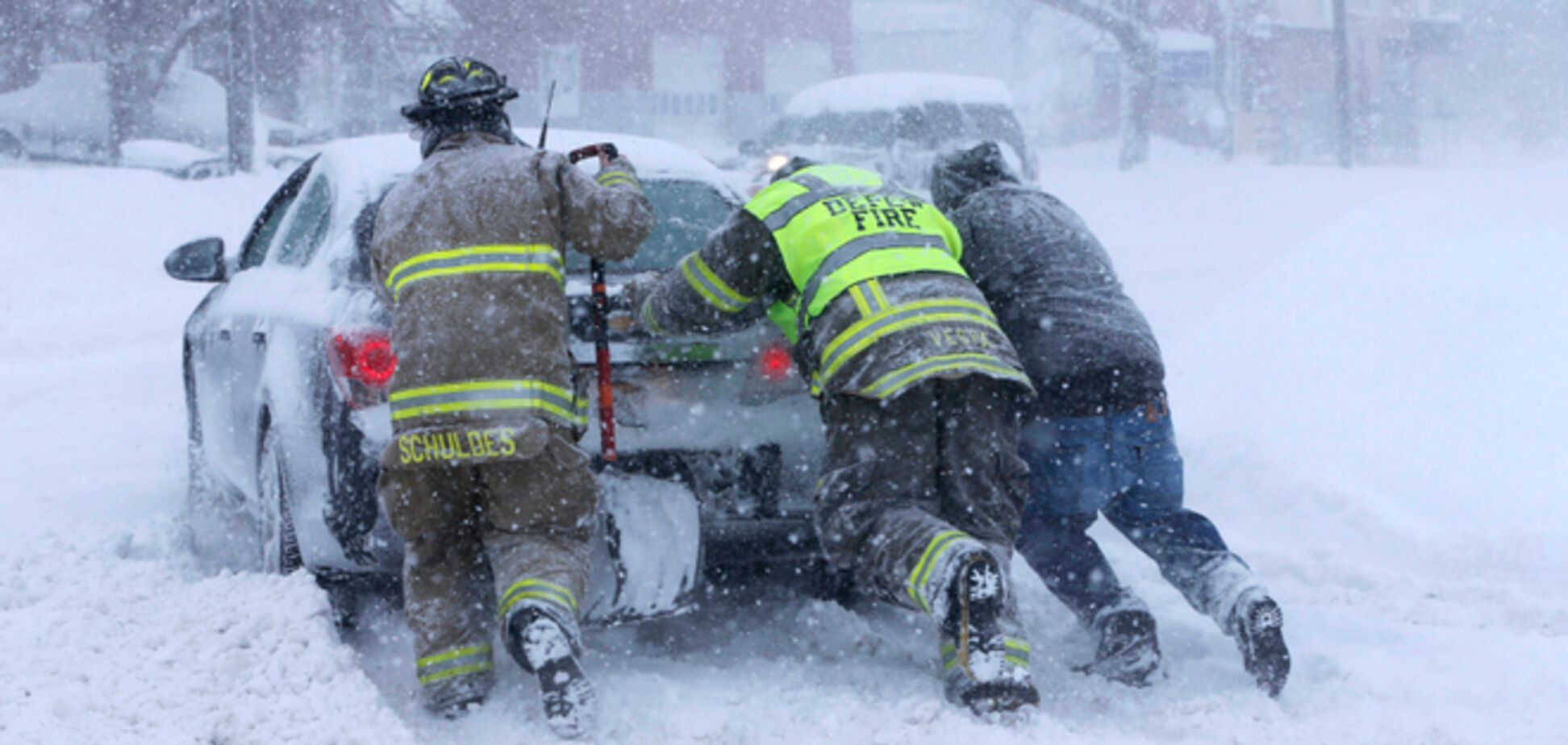 Аномальные снегопады парализовали штат Нью-Йорк: есть погибшие