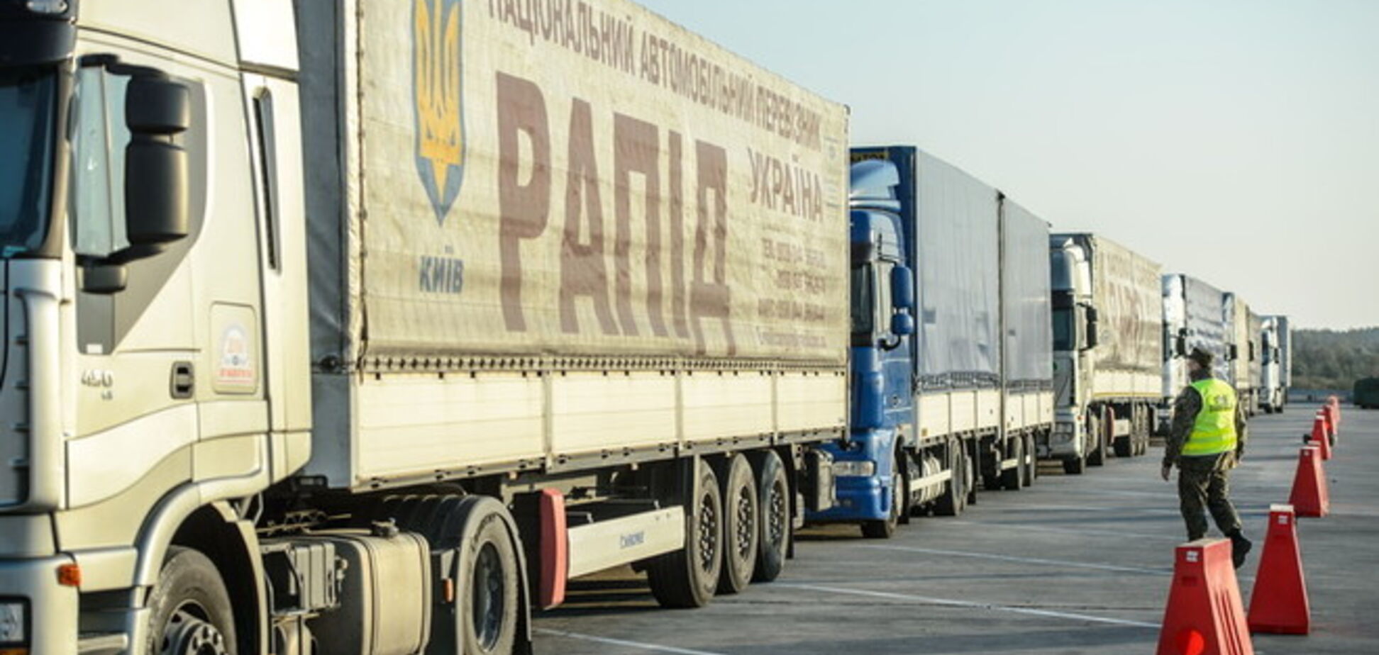 Украина доставила гуманитарную помощь на Донбасс: опубликовано видео