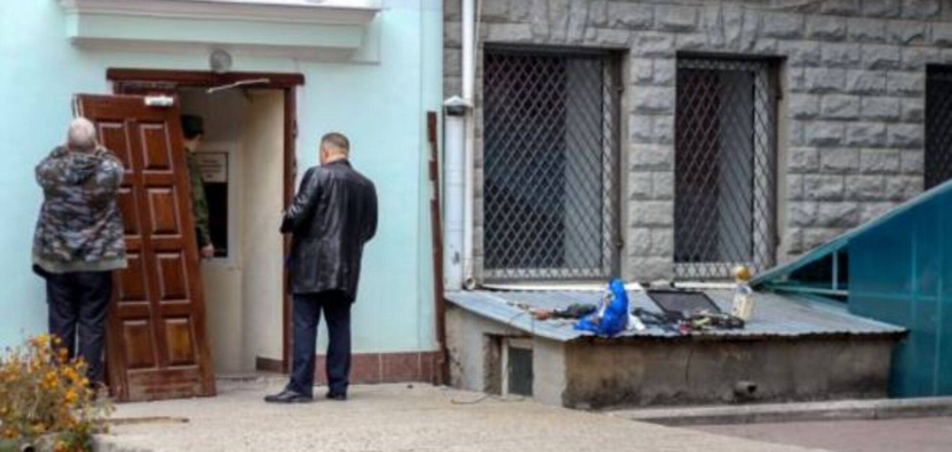 'Самооборона' Крыма захватила офис народного депутата Украины в Симферополе