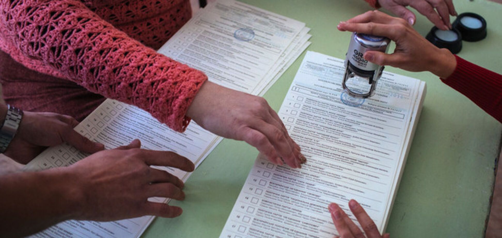 Ярош обвинил киевских чиновников в фальсификации выборов на 59 округе