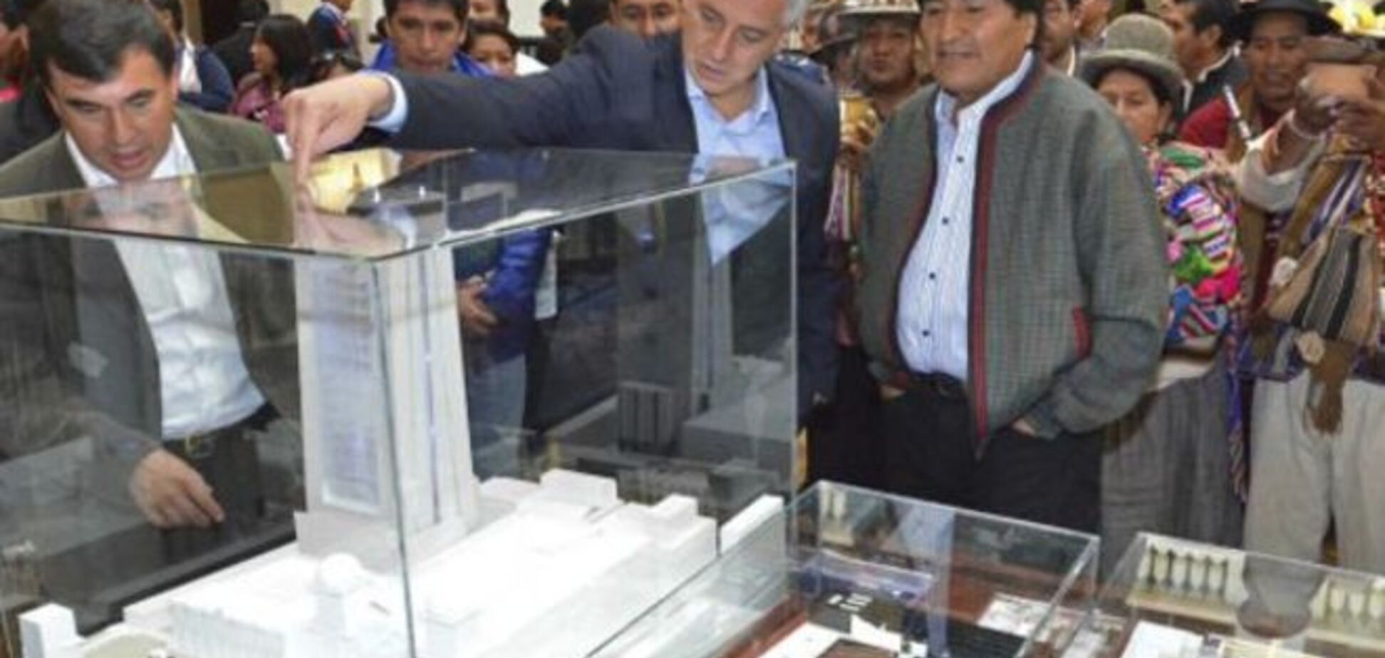 Президент Боливии строит новый дворец в 29 этажей