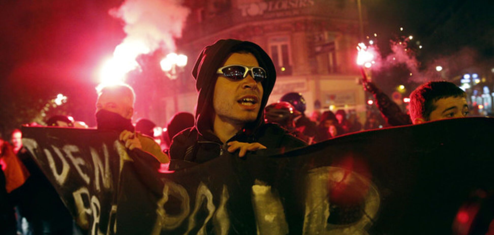 Акция протеста во Франции переросла в массовые беспорядки