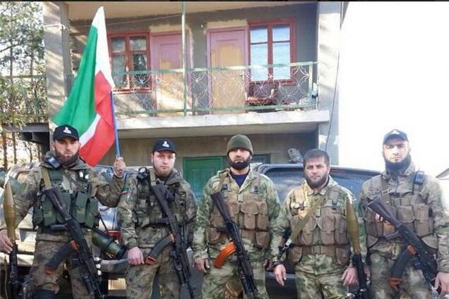 Чеченские наемники в Instagram похвастали 'ксивами ополченцев' и фотографией с Захарченко