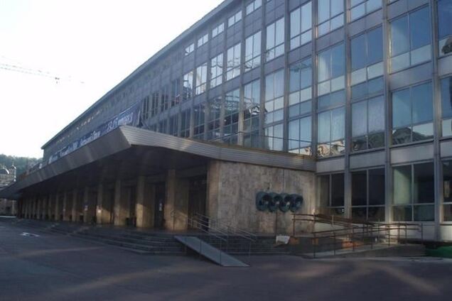 Работники Дворца спорта пожаловались Яценюку на беспредел Булатова