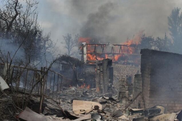 Станица Луганская подверглась сильному обстрелу: убита детская медсестра, еще одной женщине оторвало руку