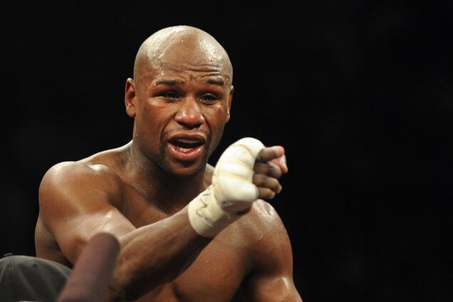 Самый богатый спортсмен планеты избил жену на глазах у ребенка