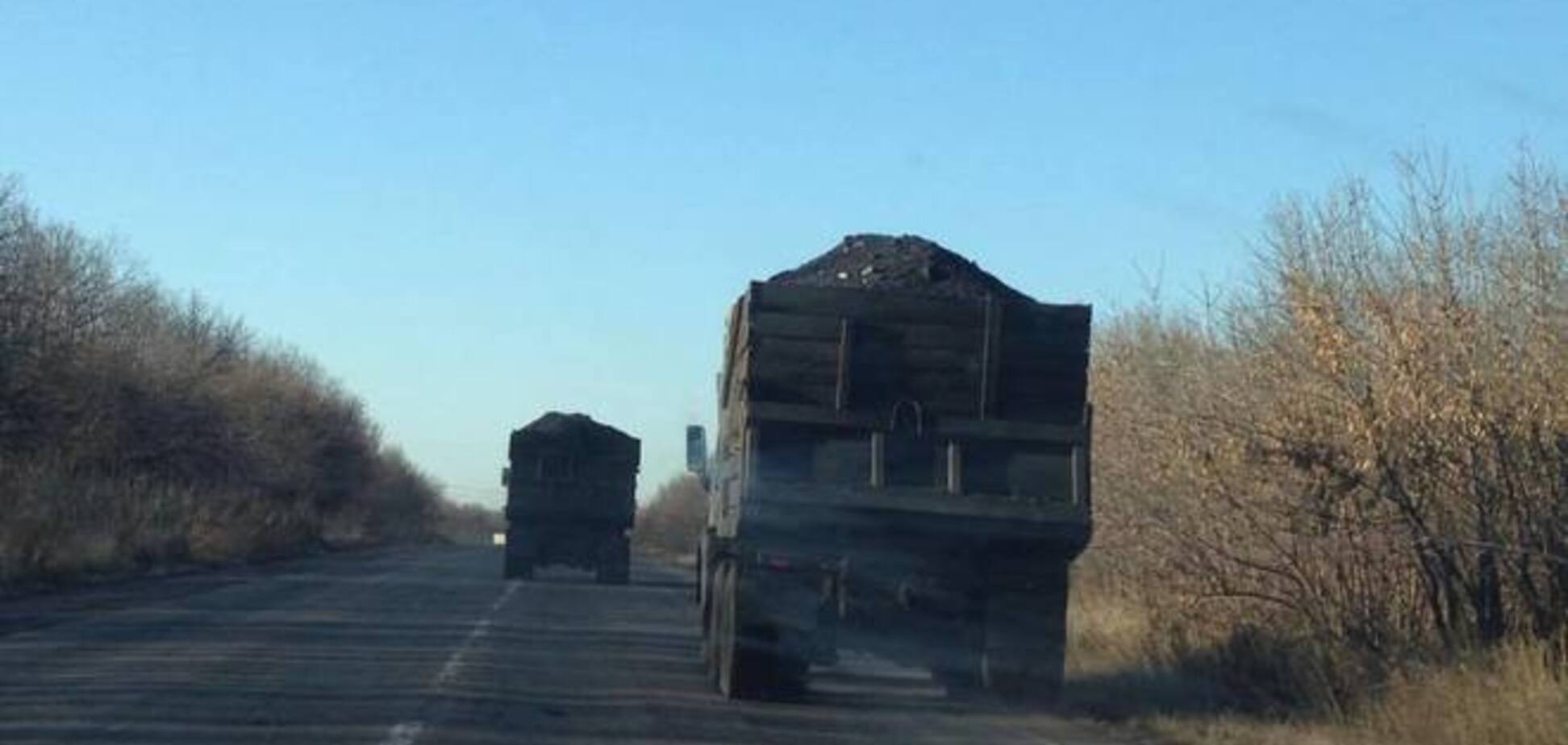 В Украину нелегально завозят уголь из контролируемых боевиками копанок на Донбассе: фотодоказательство