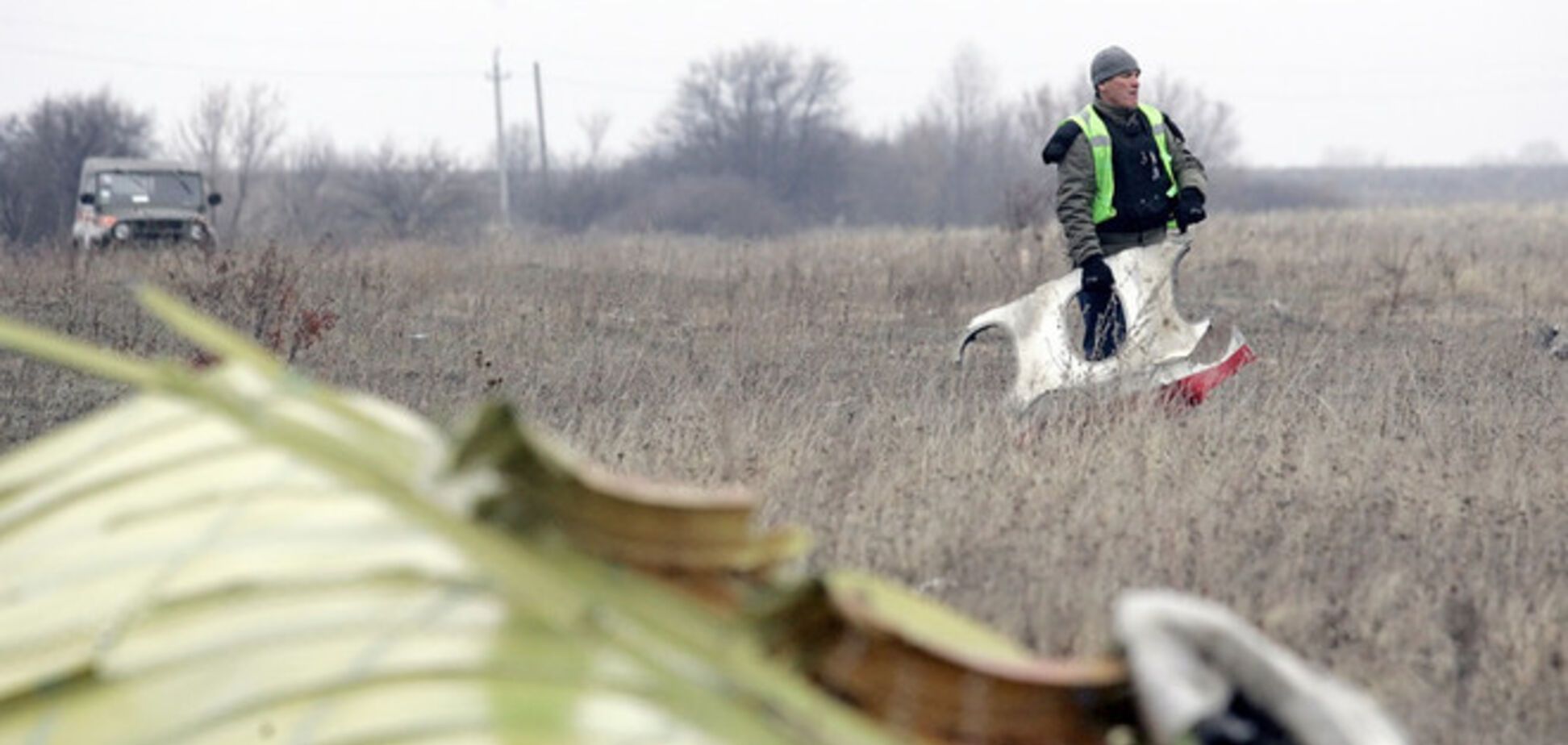 Эксперты собрали большинство обломков малайзийского Boeing на месте катастрофы