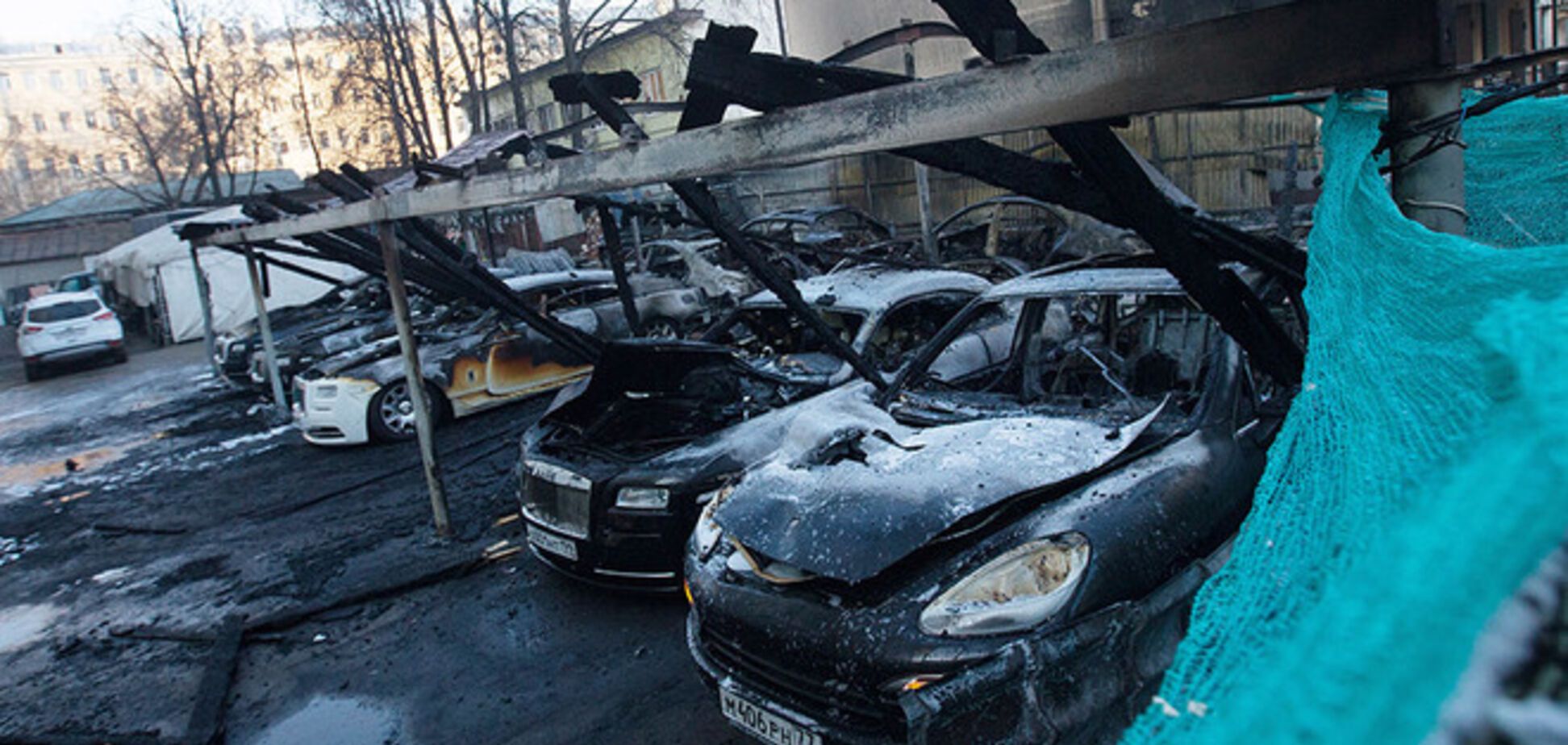 В центре Москвы на стоянке сожгли 12 дорогостоящих автомобилей одной из фирм
